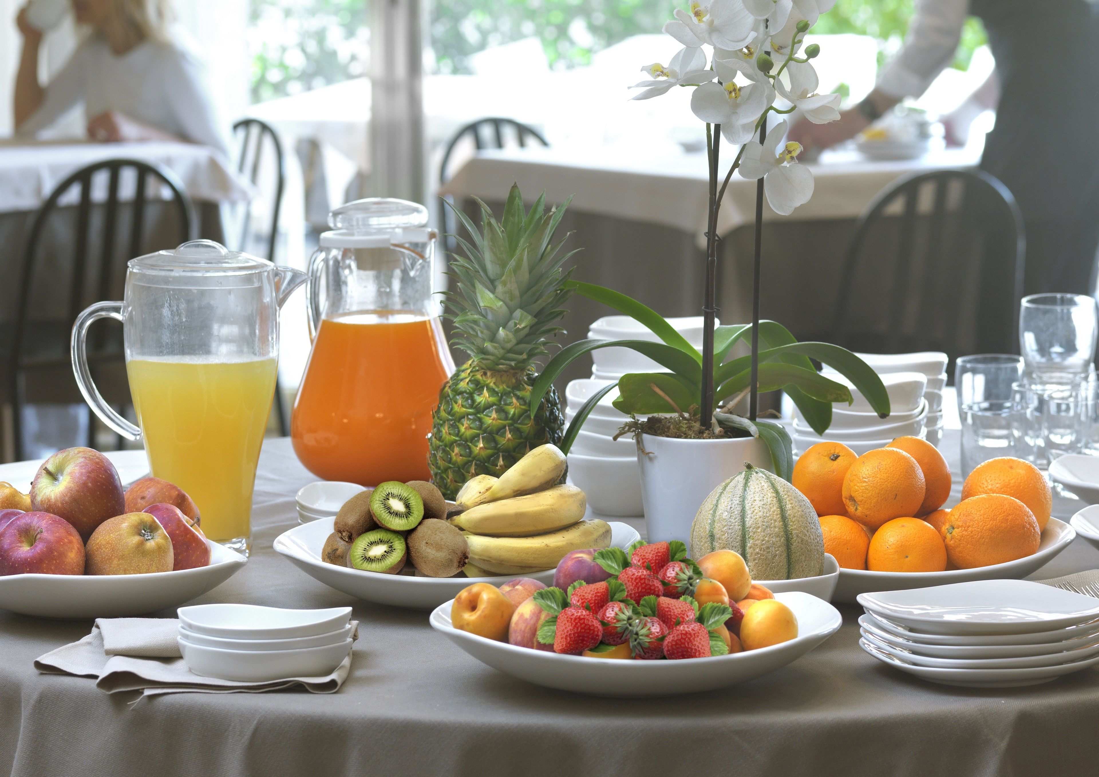 Tägliches Frühstücksbuffet (10 EUR pro Person)