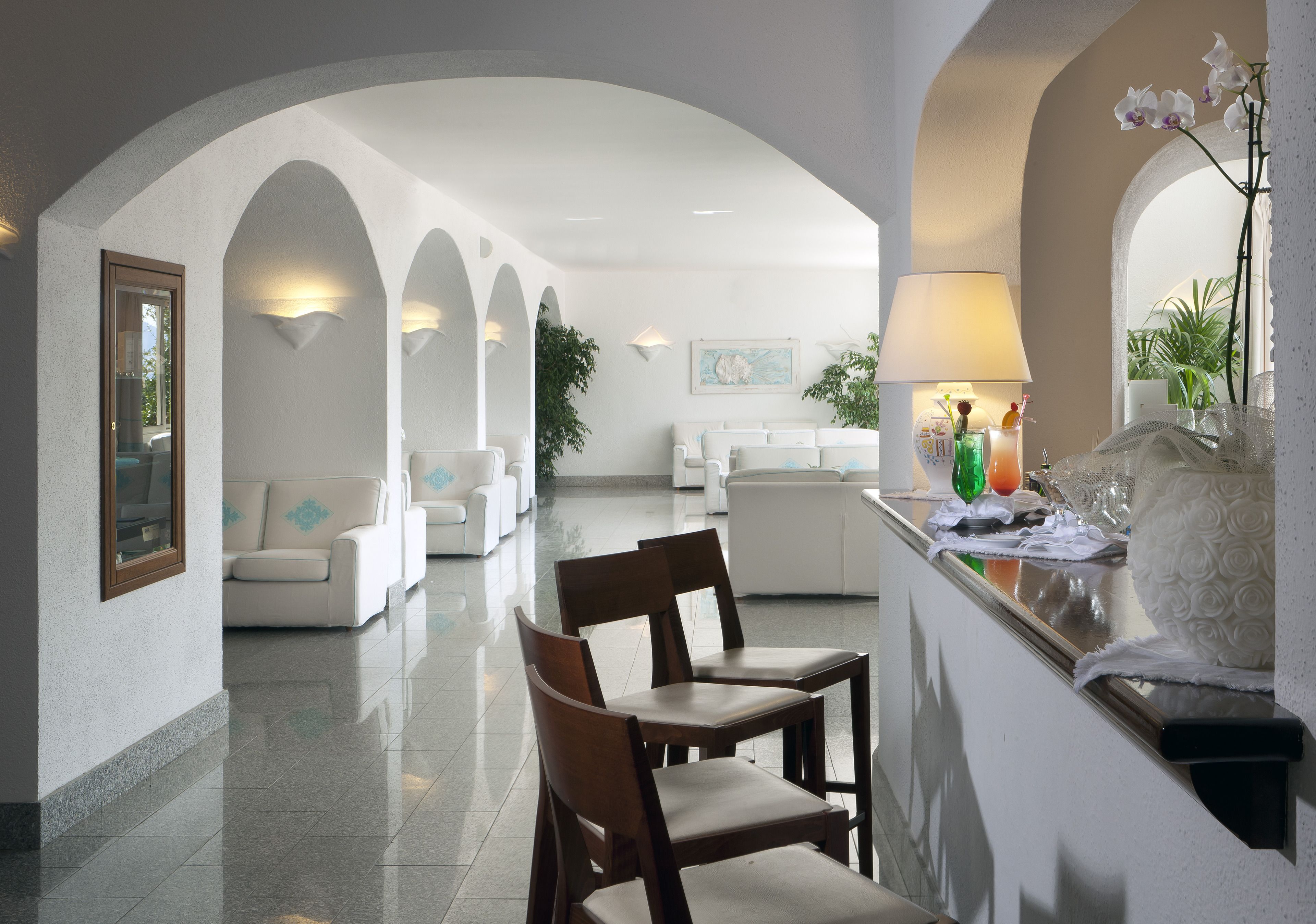 2 bars/lounges, poolside bar, beach bar