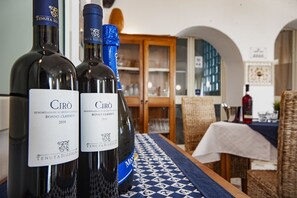 3 restaurants servant le petit déjeuner, le déjeuner et le dîner