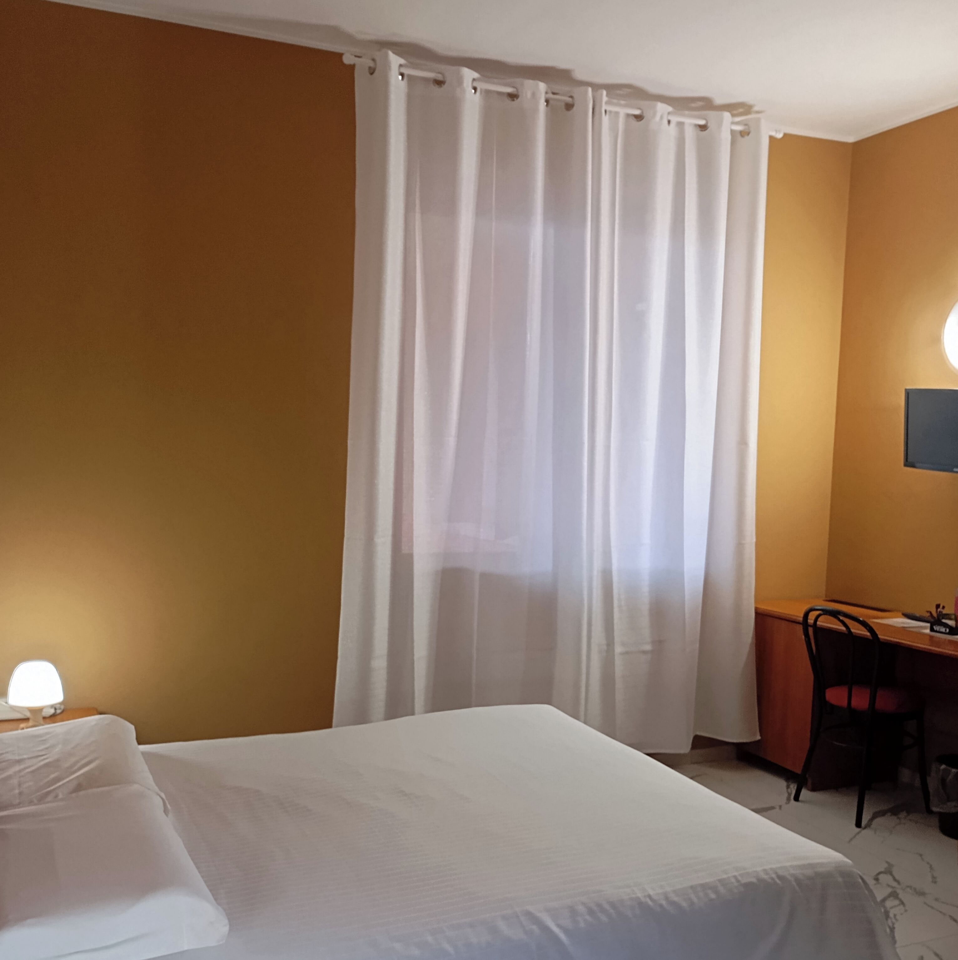 Free minibar, in-room safe, desk, soundproofing