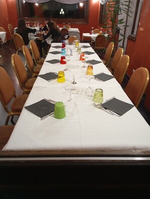 Lunch and dinner served, garden views  - Il Leone D'Oro (Telgate)