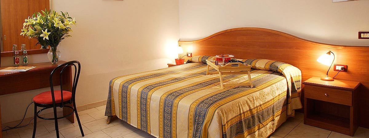 Doppelzimmer | Zimmersafe, Schreibtisch, schallisolierte Zimmer, kostenloses WLAN