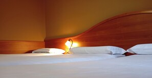 Standard Triple Room, Ensuite | Free minibar, in-room safe, desk, free WiFi - Il Leone D'Oro (Telgate)