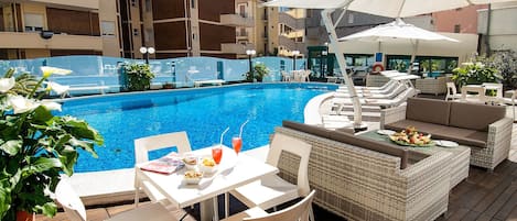 Bar accanto alla piscina