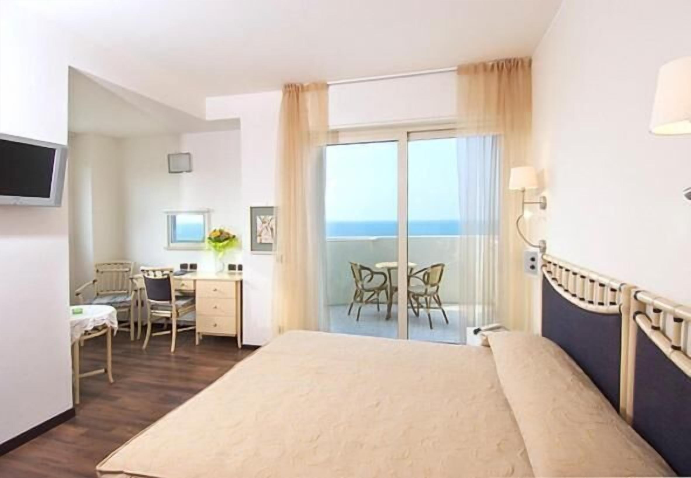 premium bedding, down duvets, pillow-top beds, minibar