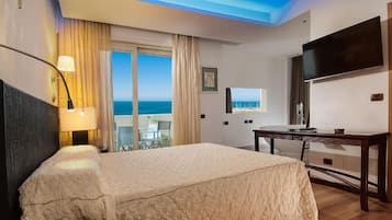 Seprai premium, selimut bulu angsa, bantalan ekstra lembut, dan minibar