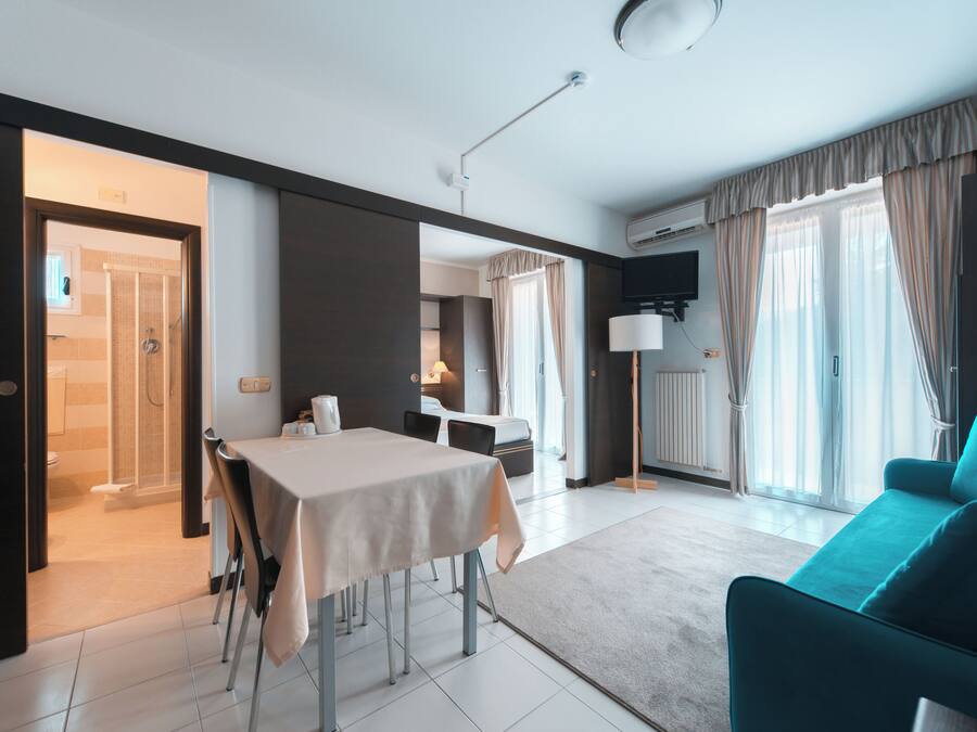 Executive appartement, 1 slaapkamer | Woonruimte | Een 32-inch televisie met digitale zenders
