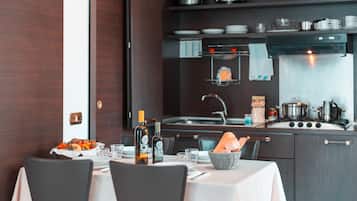 Appartamento Standard, 1 camera da letto | Utensili da cucina condivisi | Frigorifero, seggiolone