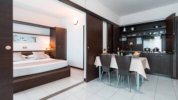 Standard-huoneisto, 1 makuuhuone | Oleskelualue | 32–tuumainen televisio, jossa digitaalikanavat