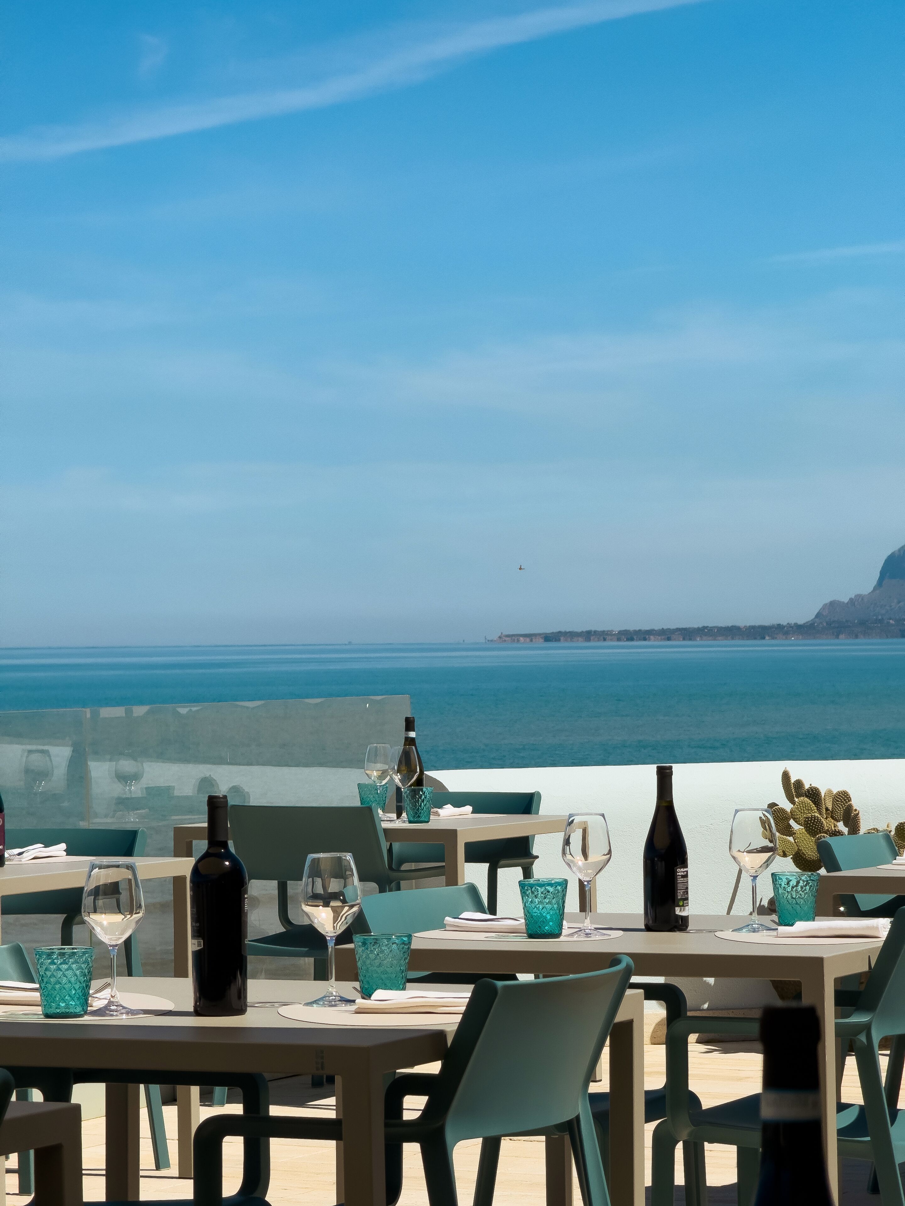 lunch and dinner served, italian cuisine