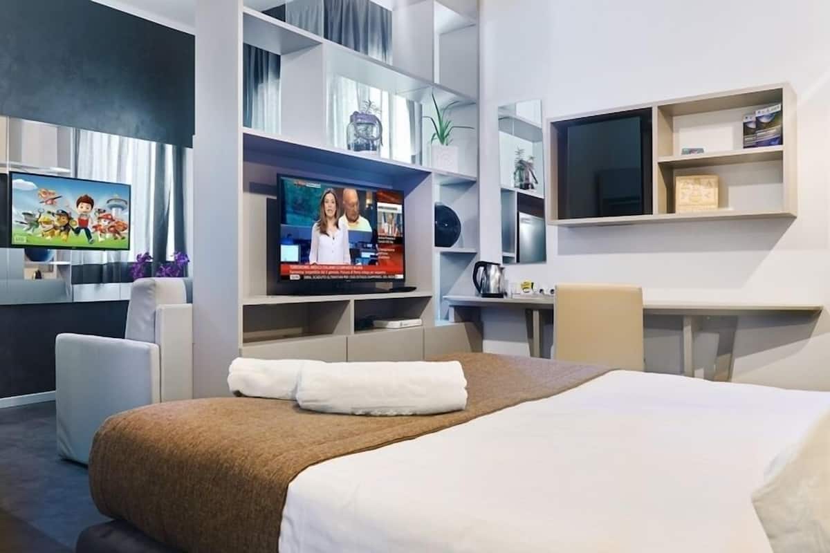 Een minibar, een kluis op de kamer, individueel gedecoreerd