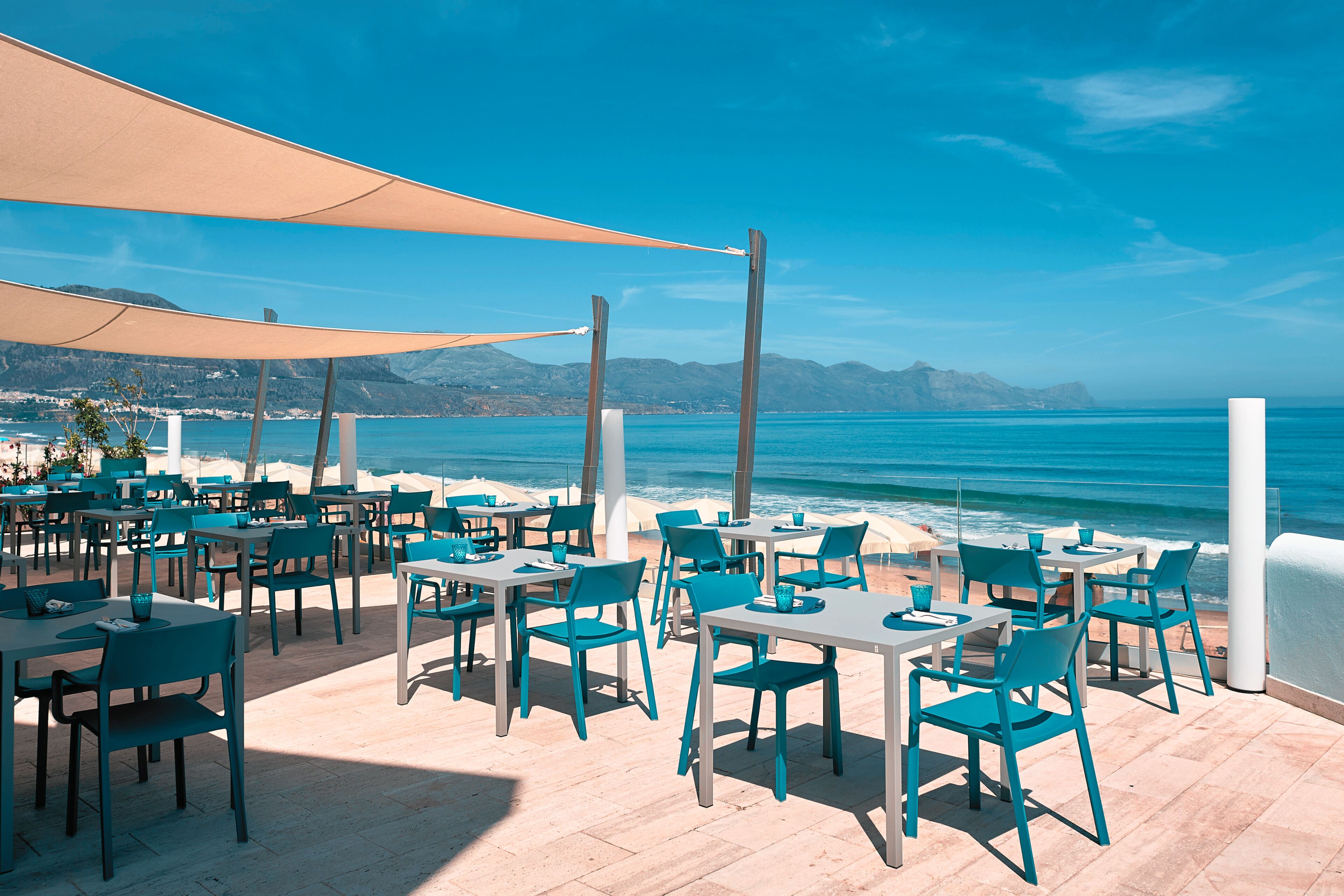 lunch and dinner served, italian cuisine