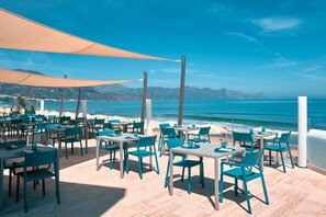 Lunch and dinner served, Italian cuisine