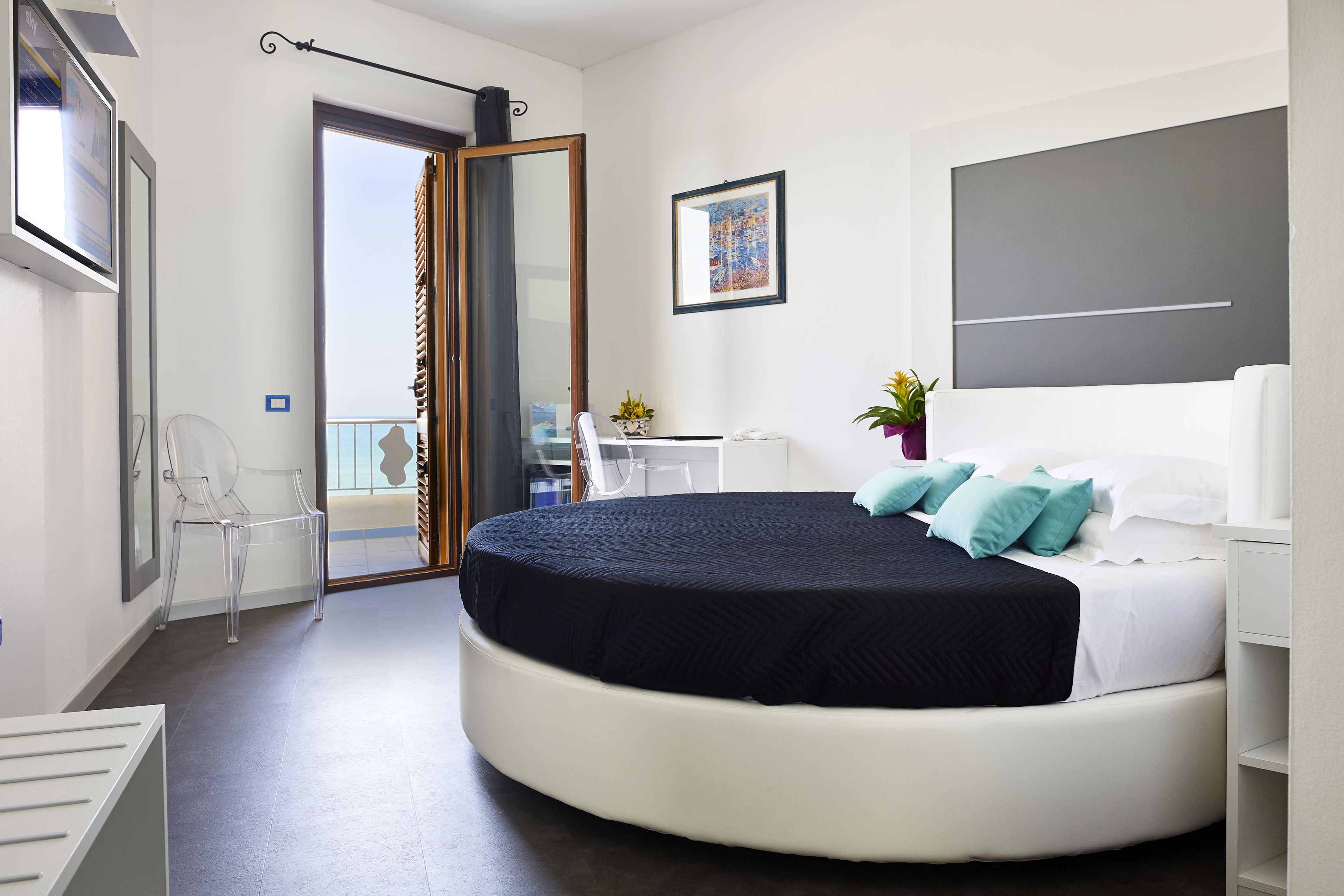 minibar, in-room safe, individually decorated, individually furnished