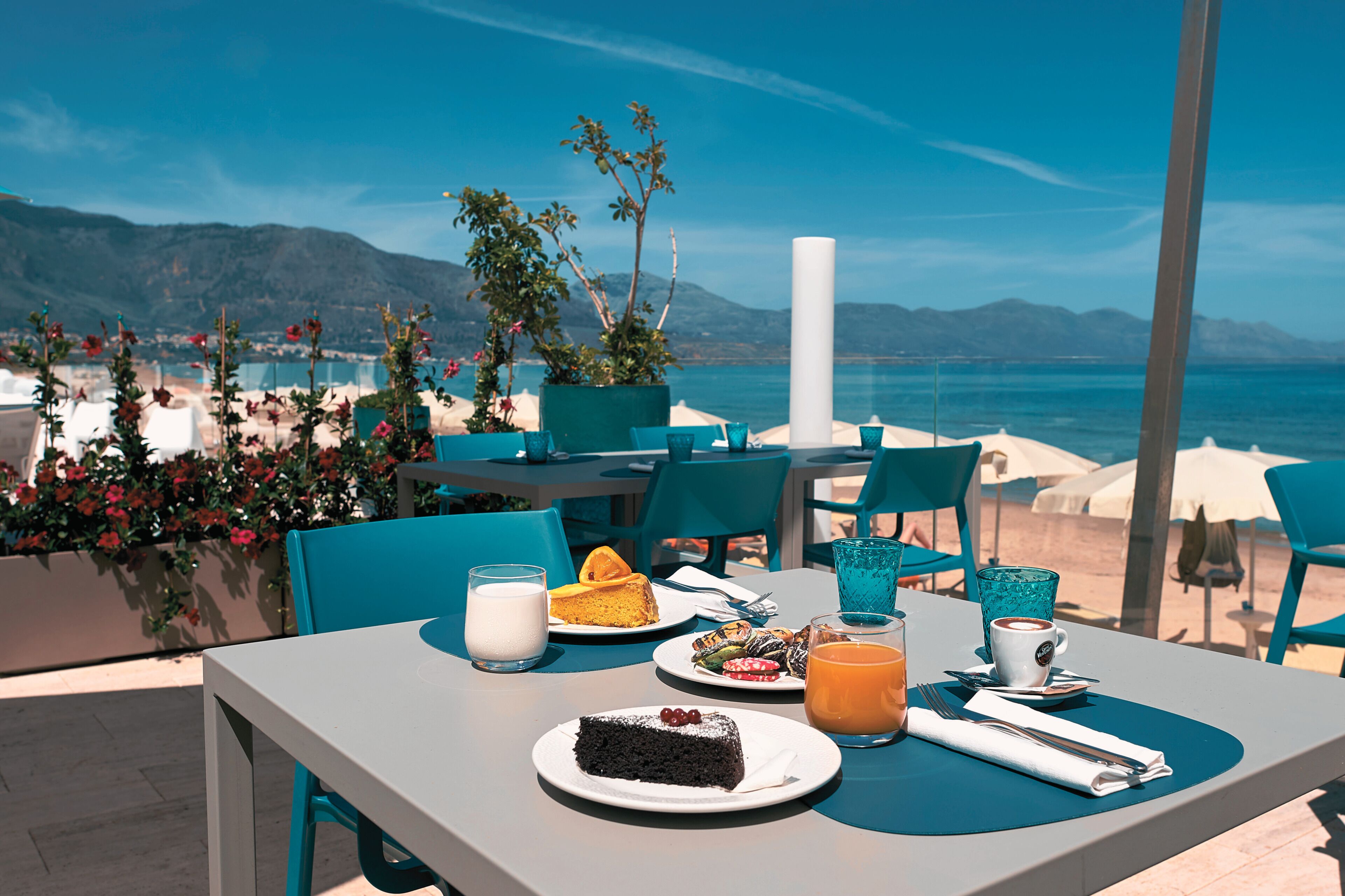 lunch and dinner served, italian cuisine