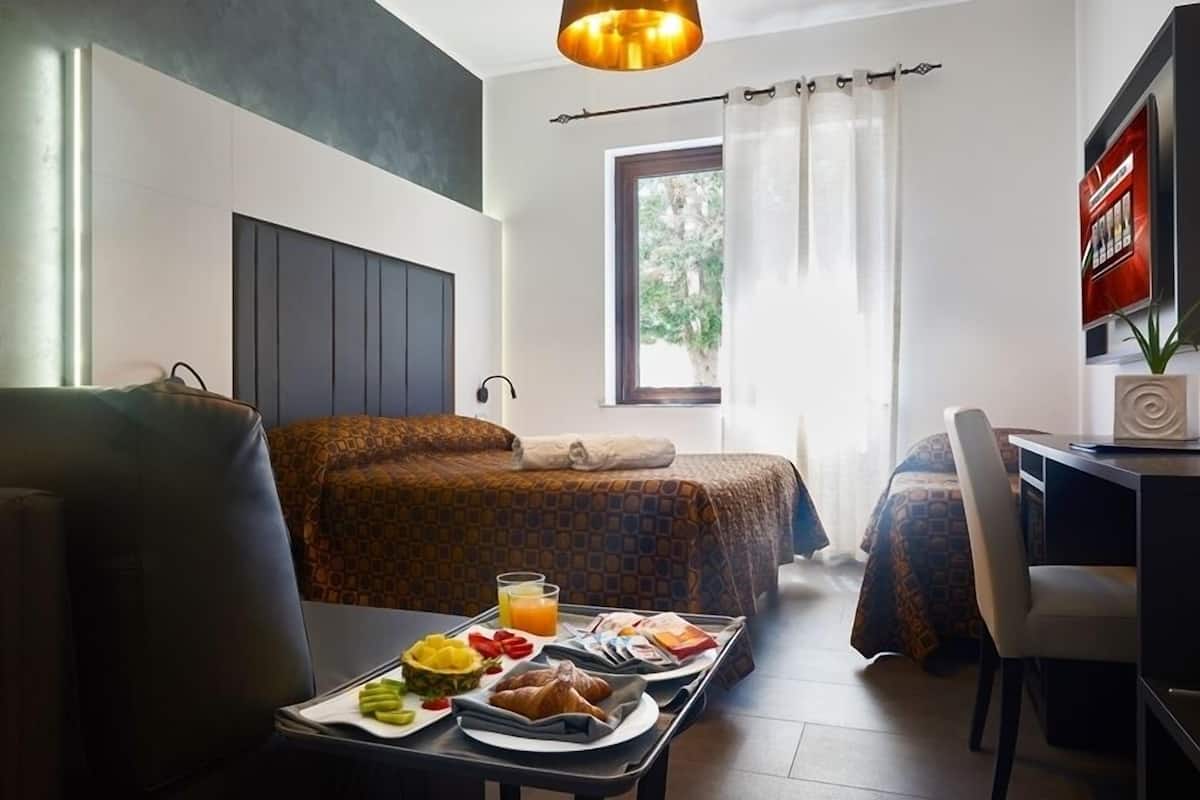 Minibar, in-room safe, individually decorated, individually furnished