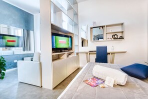 Minibar (inkludert), safe på rommet og individuelt dekorert