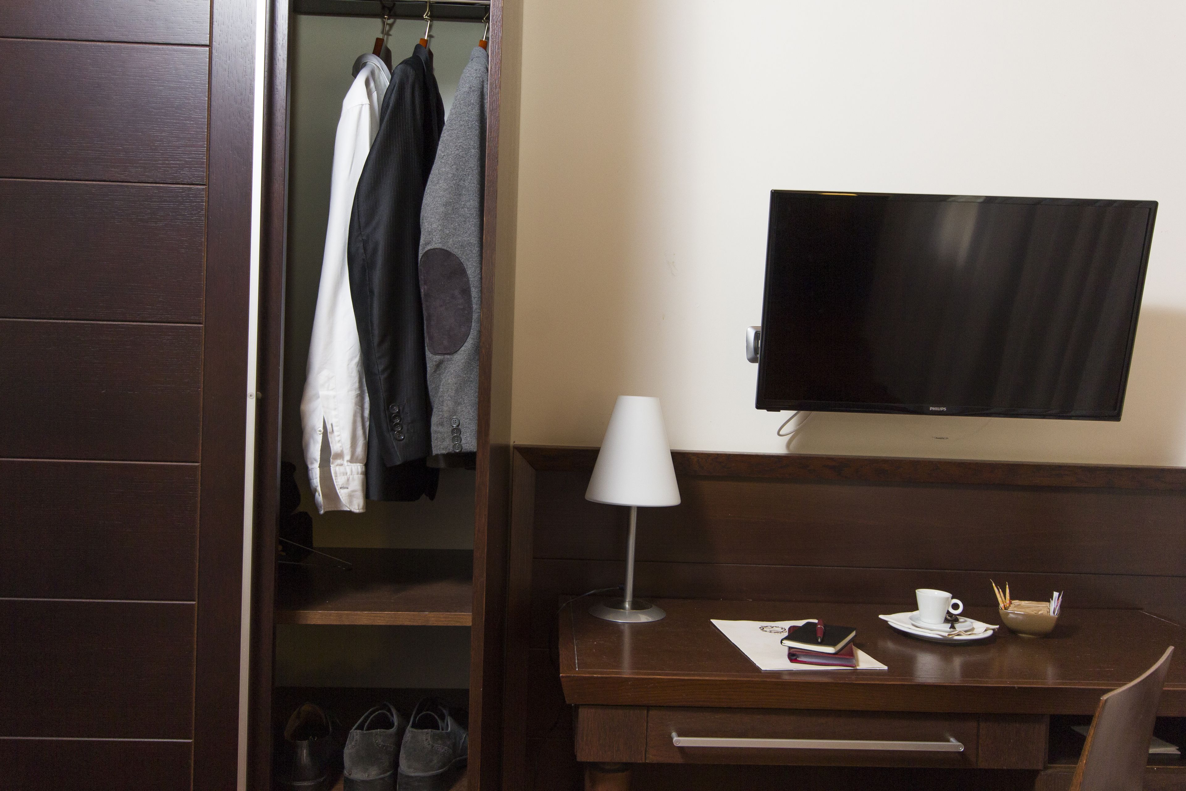 hypo-allergenic bedding, minibar, in-room safe, desk