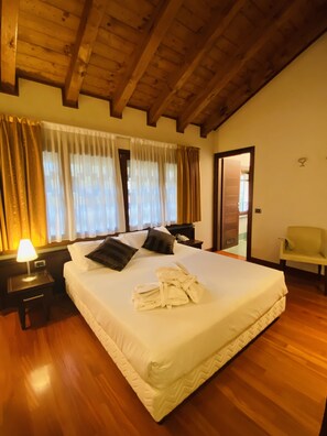 Habitación romántica | Ropa de cama hipoalergénica y minibar 