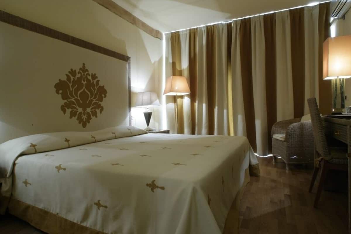 double room, balcony | frette italian sheets, hypo-allergenic bedding, select comfort beds