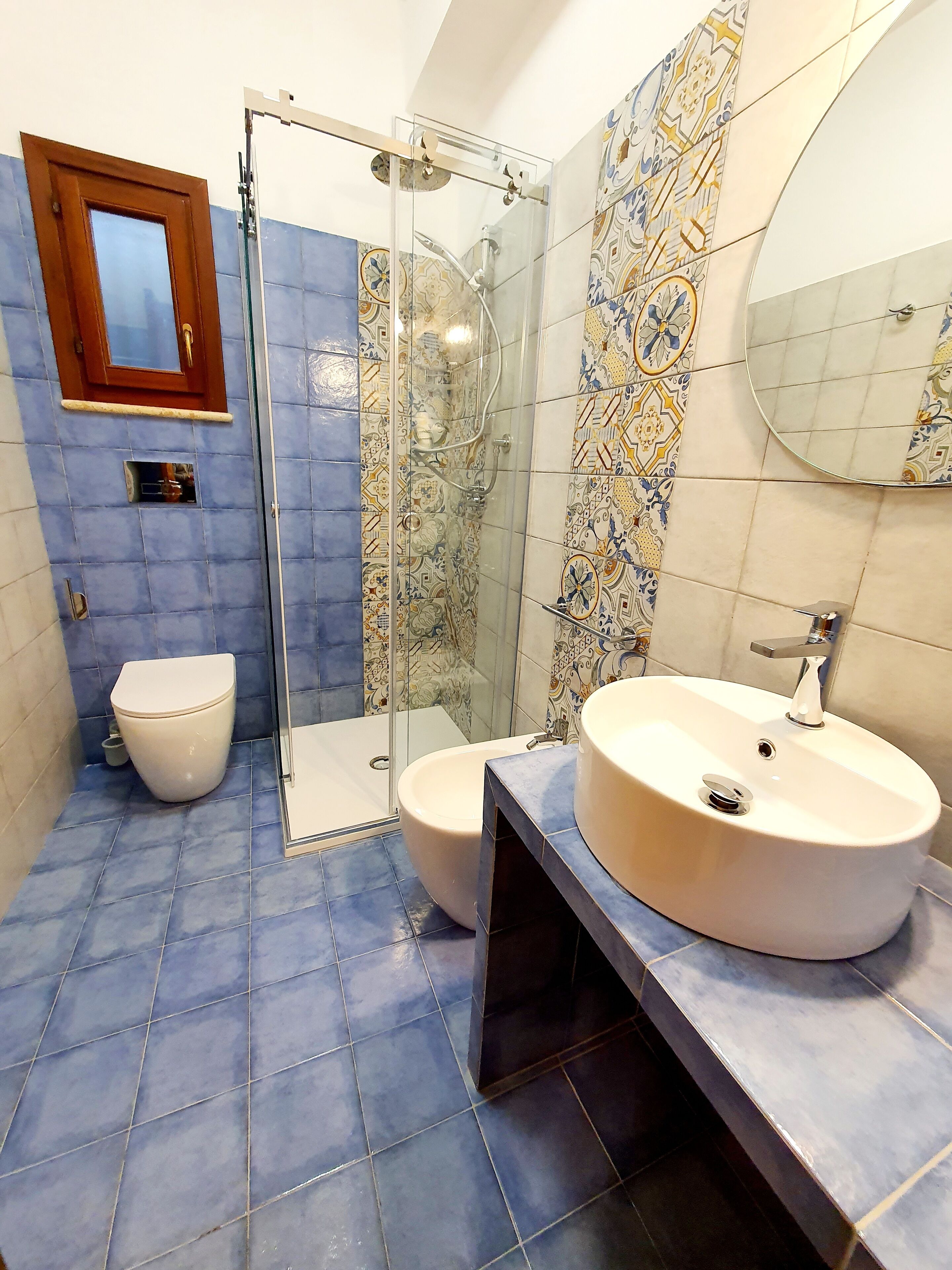classic room | bathroom | shower, rainfall showerhead, eco-friendly toiletries, hair dryer