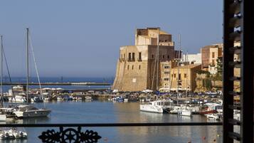 Doppel- oder Zweibettzimmer, Balkon, Meerblick | Ausblick vom Zimmer
