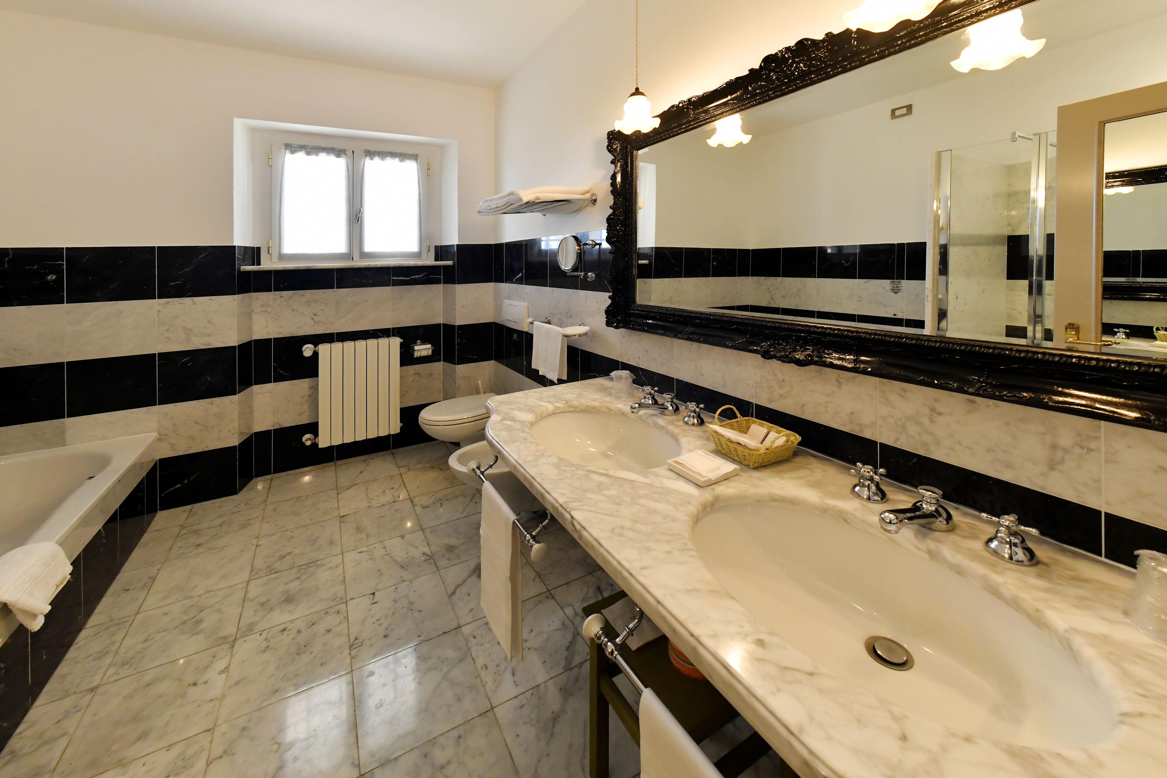 deluxe double room | bathroom | free toiletries, hair dryer, slippers