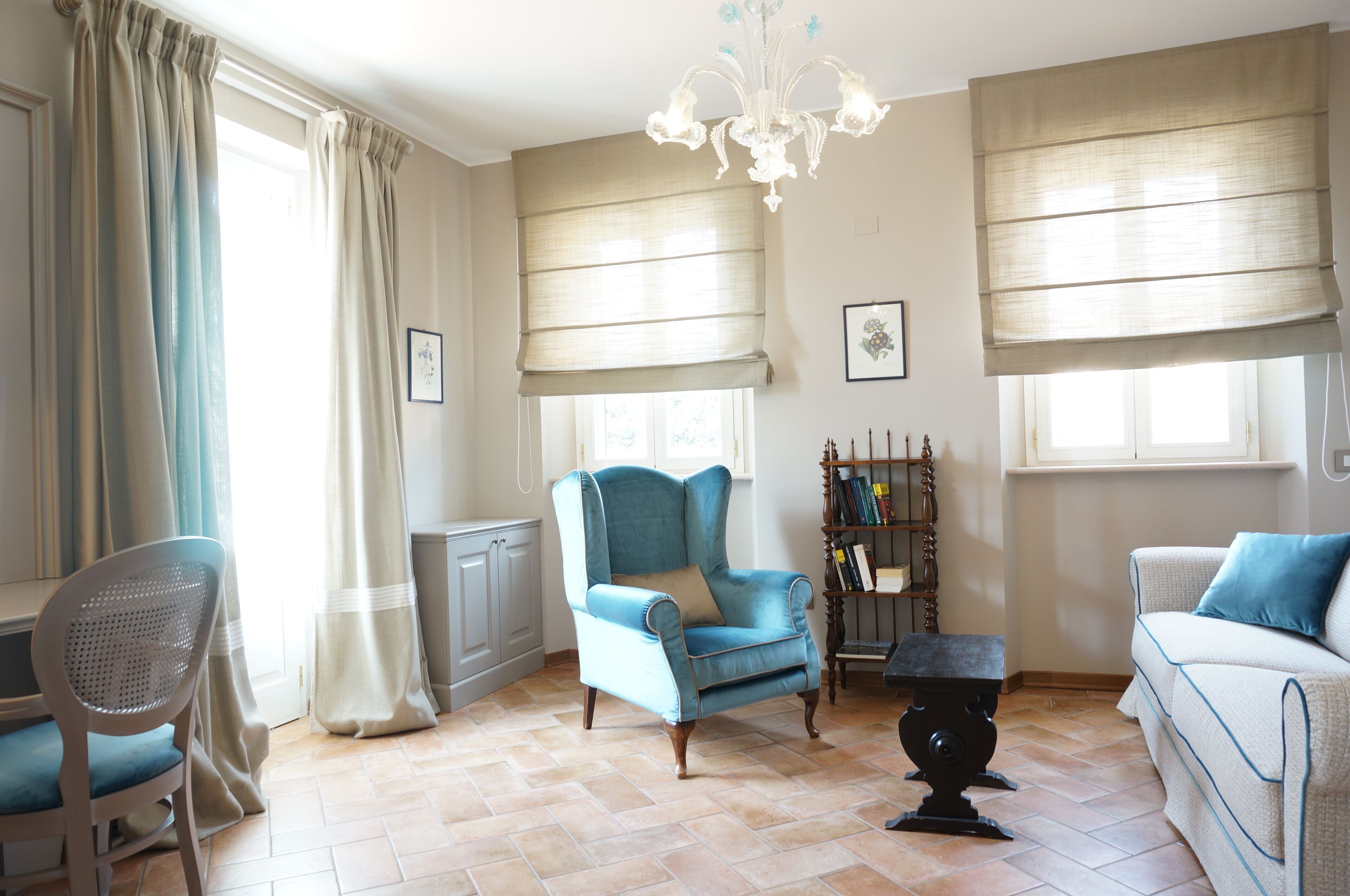 junior suite | minibar, in-room safe, desk, soundproofing