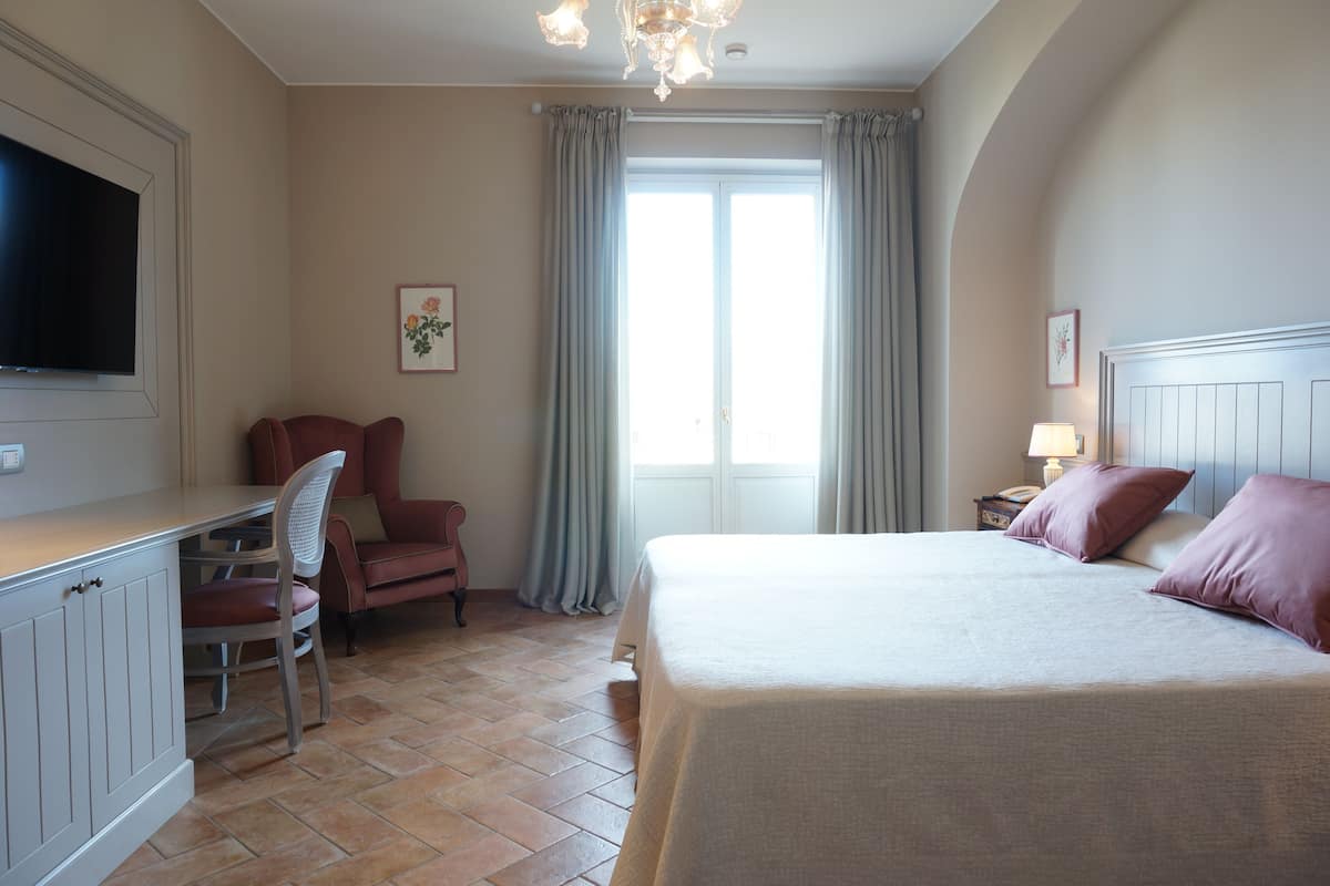 Superior Double Room | Minibar, in-room safe, desk, soundproofing