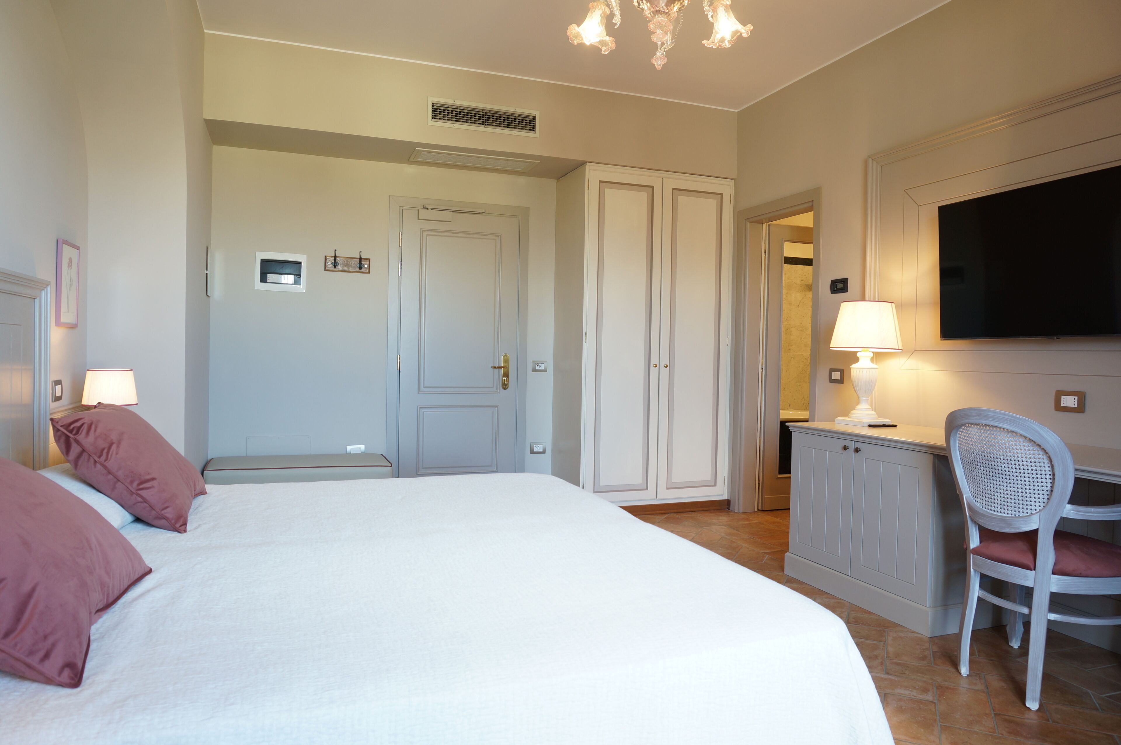 superior double room | minibar, in-room safe, desk, soundproofing