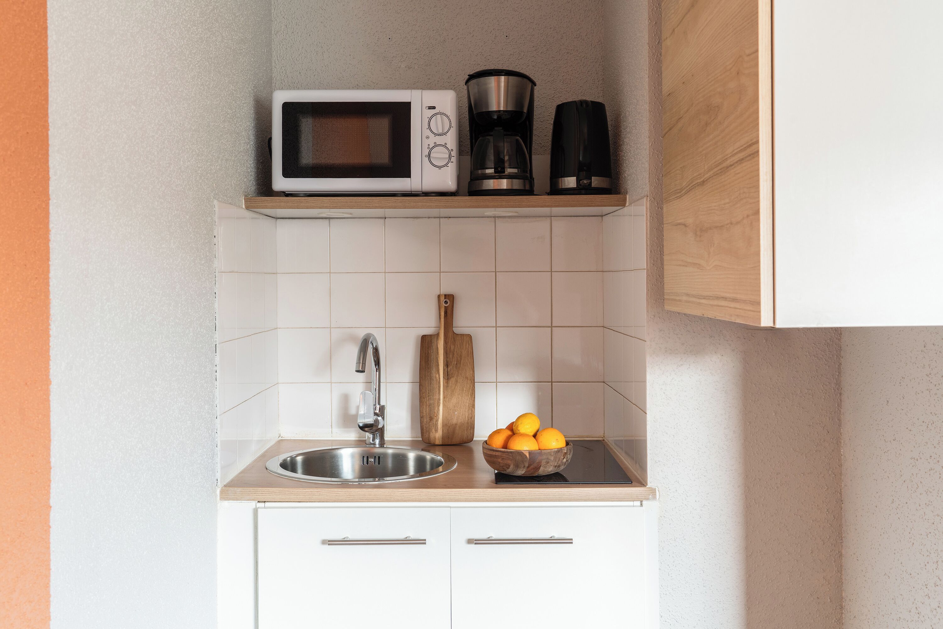 Studio Suite, Beberapa Tempat Tidur | Dapur pribadi | Mesin pembuat kopi/teh, lemari es, microwave, dan kompor