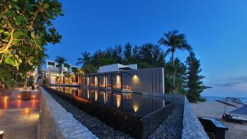 Outdoor pool, free pool cabanas, pool umbrellas