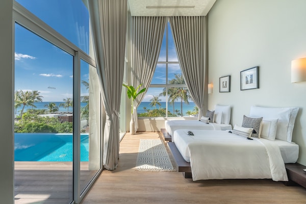 1 bedroom, Egyptian cotton sheets, premium bedding, down duvets