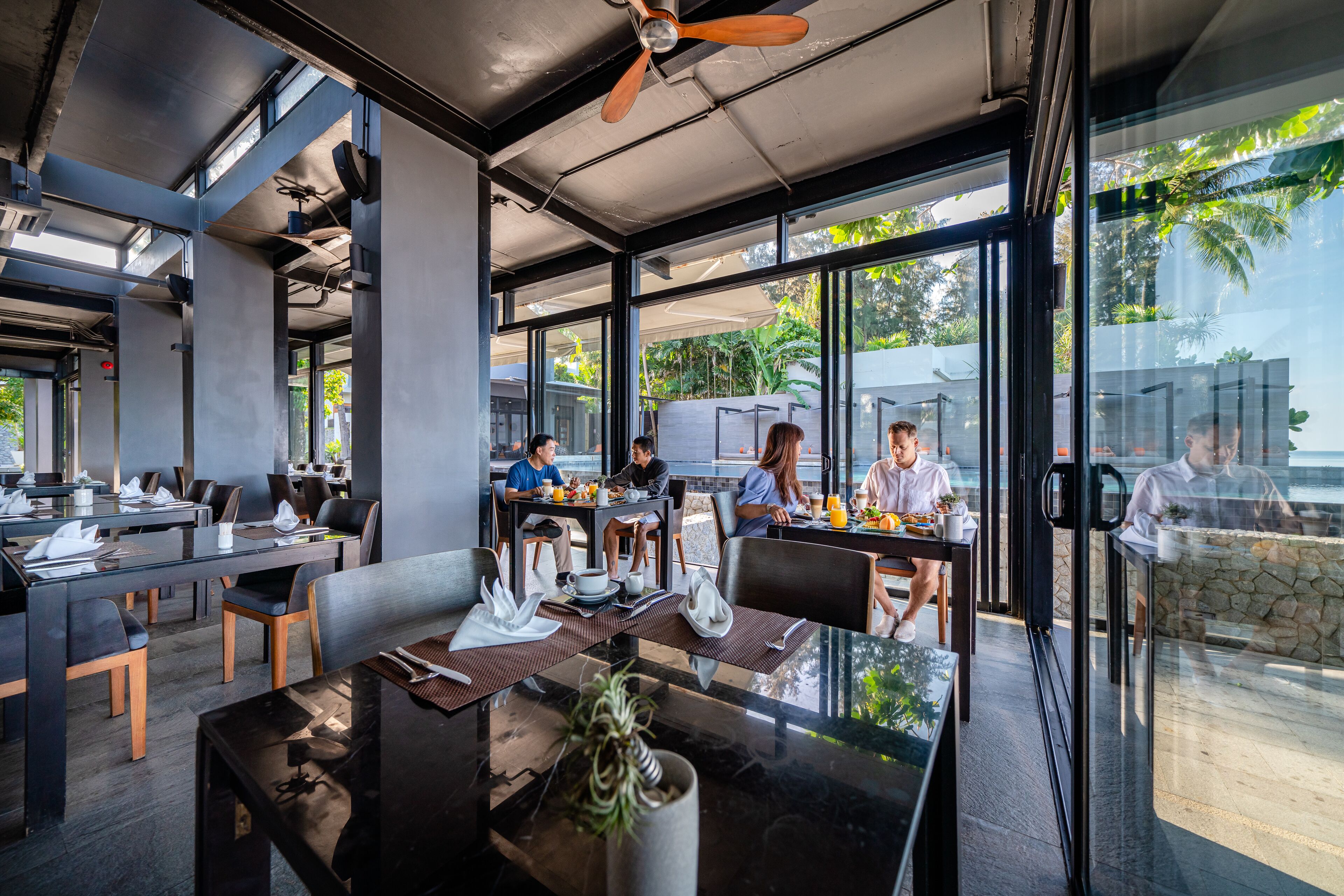 2 restaurants, breakfast, lunch, dinner served; thai cuisine