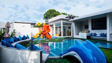 Outdoor pool, free cabanas, pool umbrellas