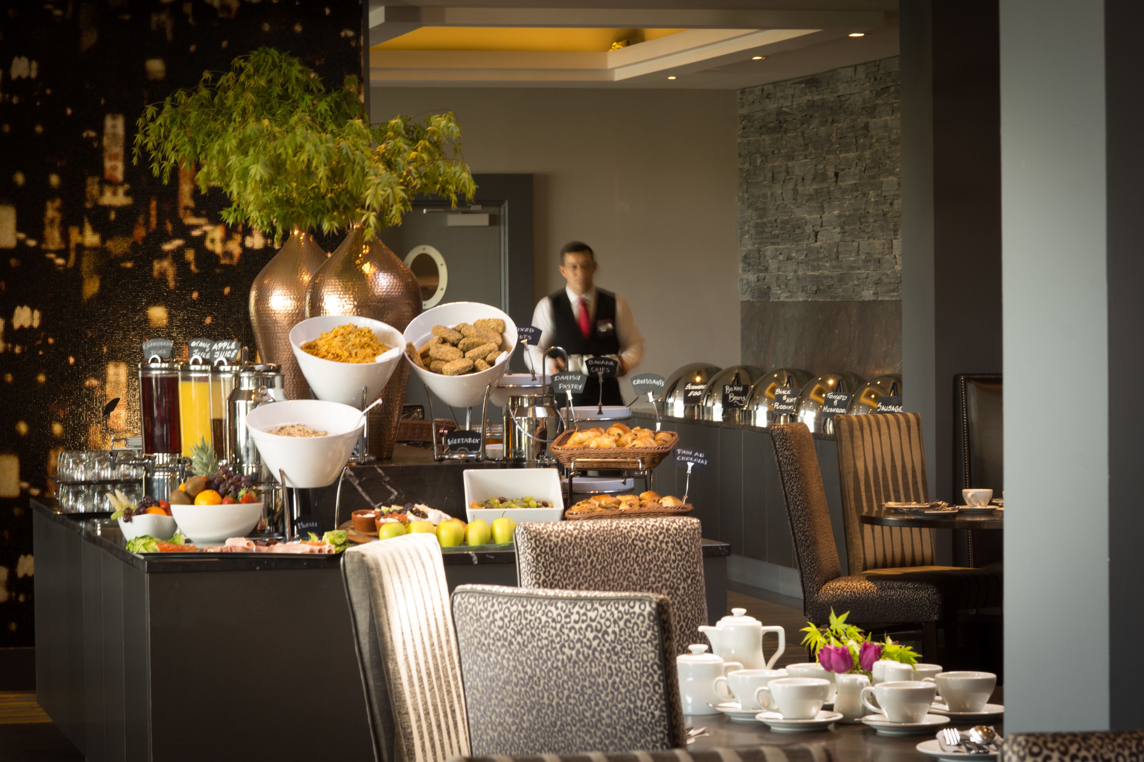 daily full breakfast (eur 14.95 per person)