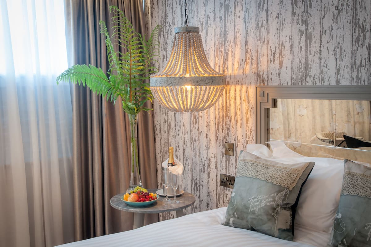 boutique room | 1 bedroom, in-room safe, iron/ironing board, free wifi