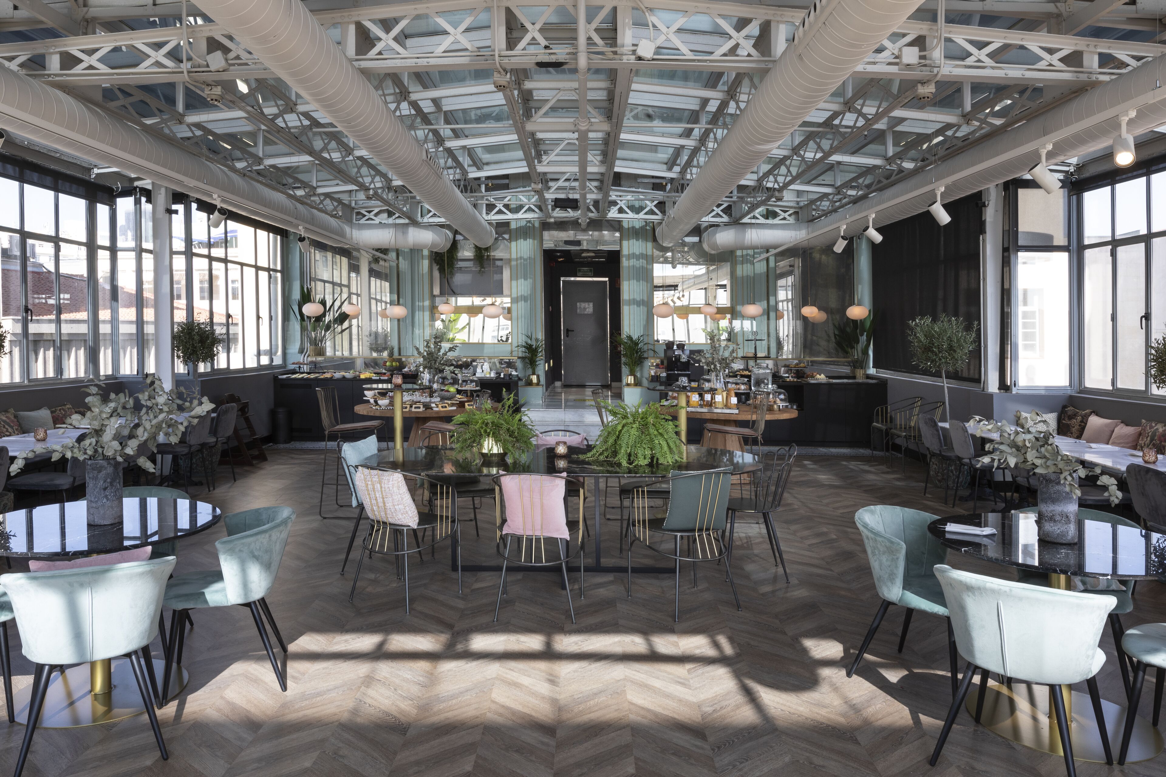 daily buffet breakfast (eur 16 per person)