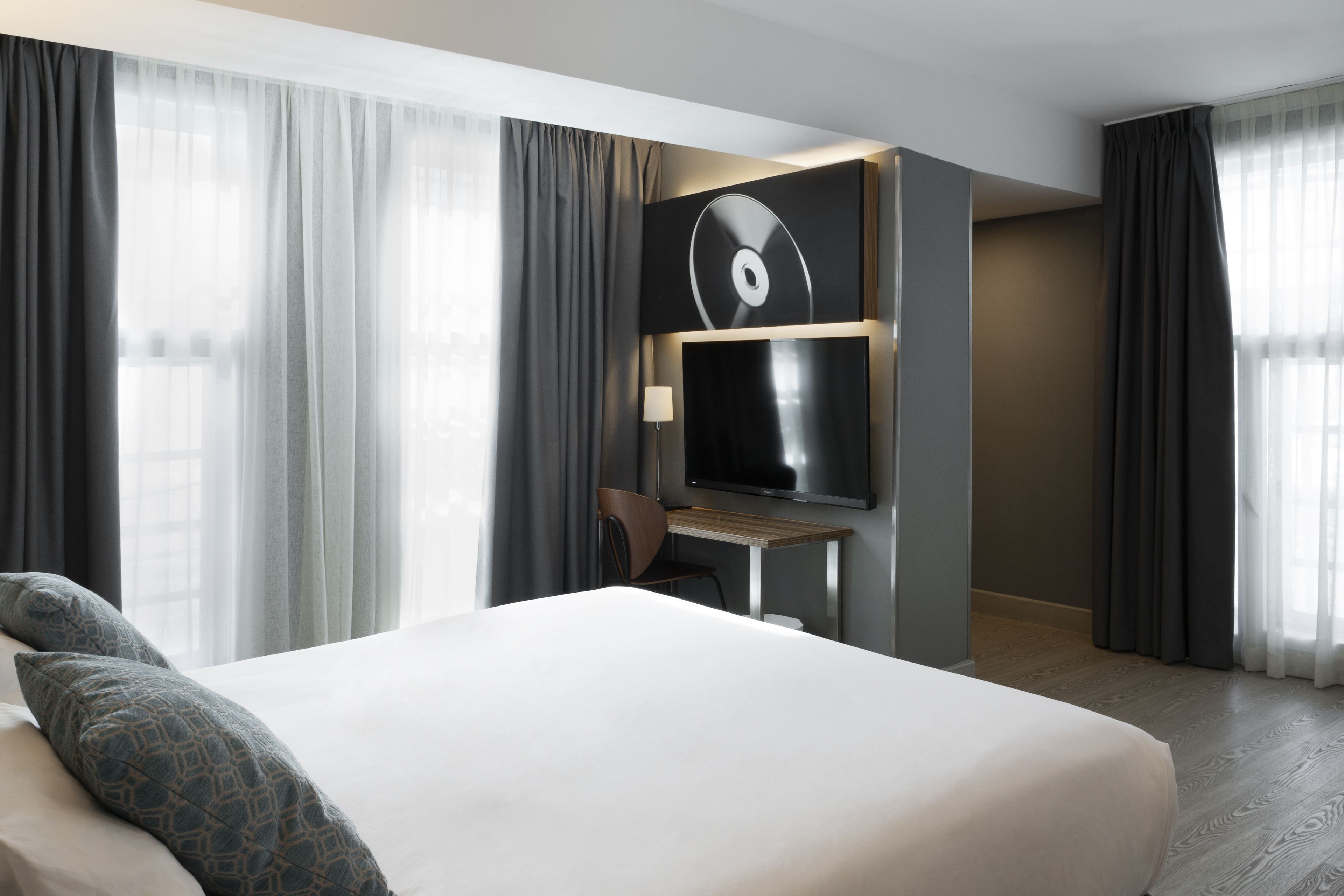 standard double room | minibar, in-room safe, desk, blackout curtains