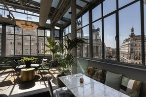 Dagelijks ontbijtbuffet (EUR 16 per persoon)