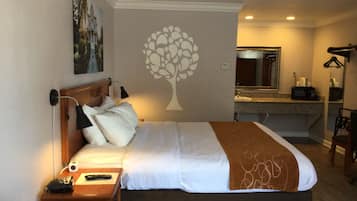 Ropa de cama de alta calidad, escritorio, wifi gratis