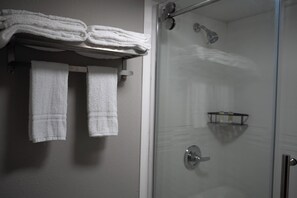 Combined shower/bathtub, hair dryer, towels - Super 8 by Wyndham Antioch/Nashville South East (Antioch)