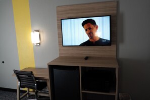 In-room safe, desk, blackout curtains, soundproofing - Super 8 by Wyndham Antioch/Nashville South East (Antioch)