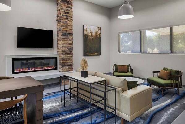 Lobby - Fairfield Inn by Marriott Sacramento Cal Expo (Sacramento)