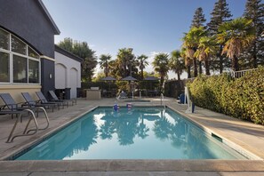 Outdoor pool - Fairfield Inn by Marriott Sacramento Cal Expo (Sacramento)