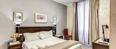 Habitación económica con 1 cama matrimonial o 2 individuales | Sábanas de algodón egipcio, camas con efecto memoria y escritorio