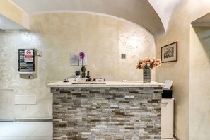 Reception - Hotel Family House (Rome)