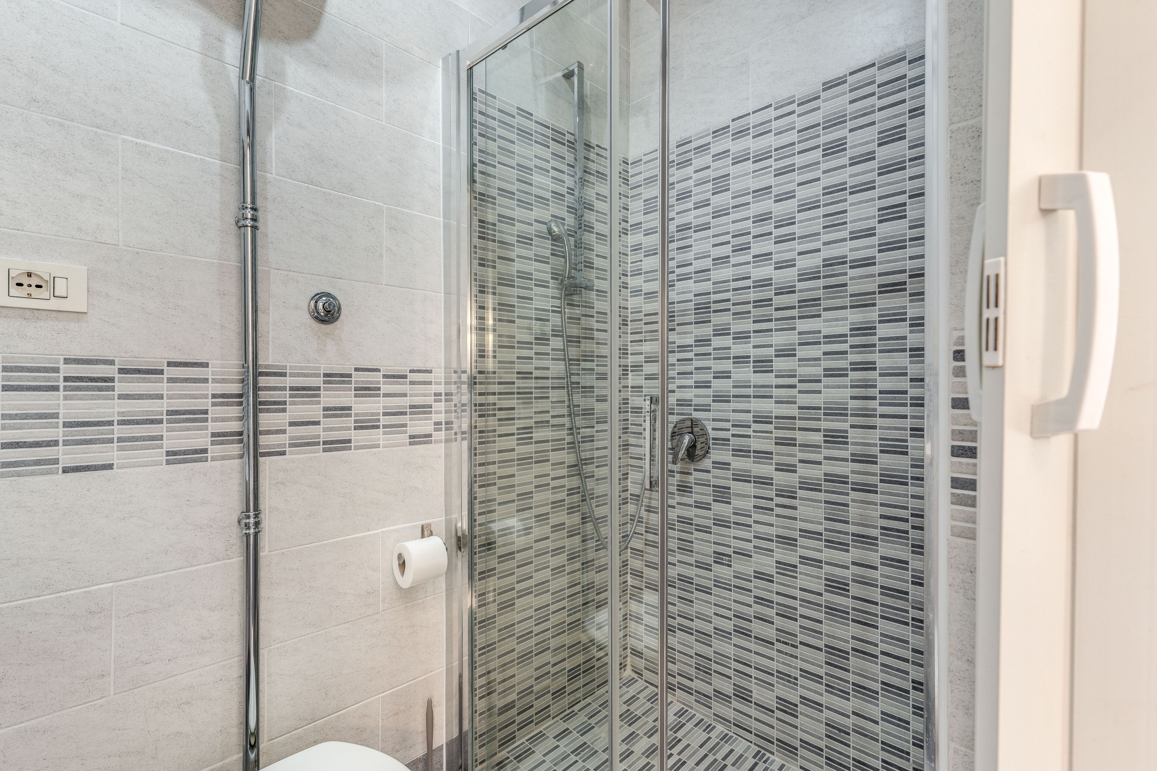 Shower, free toiletries, hair dryer, towels