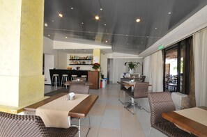 Se ofrece un desayuno bufé (5 EUR por persona)