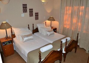 Chambre Deluxe, vue jardin | Bureau, lits bébé (gratuits)